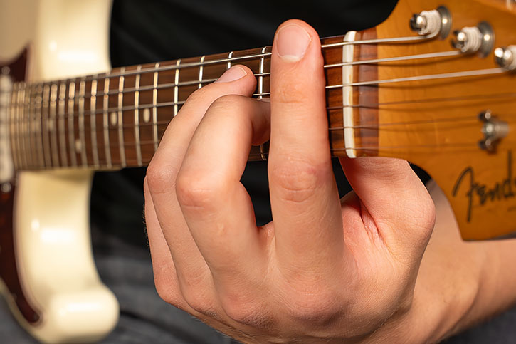 AL’s left hand slightly lifting to mute
